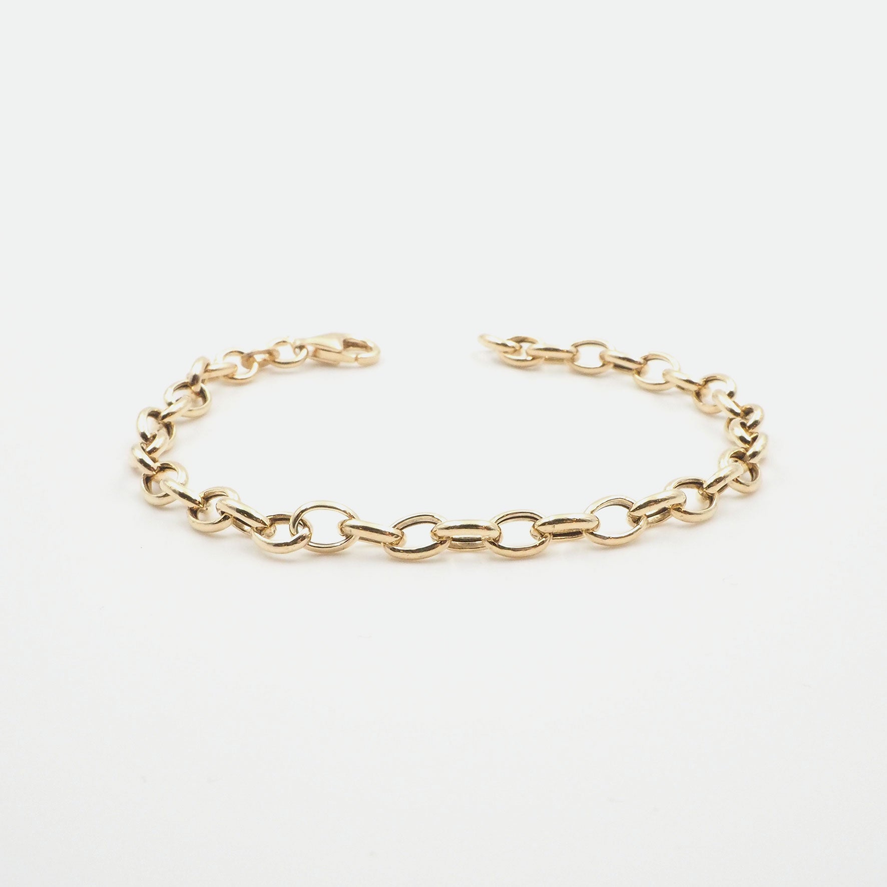 Silber Armbaender fuer Damen jetzt kaufen in unserem Onlineshop oder vor Ort in unserer Filiale in Basel